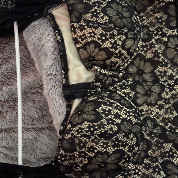 Formal dress lace top, bottom ankle fully lined never worn . Padded breast. - Picture 4 of 7